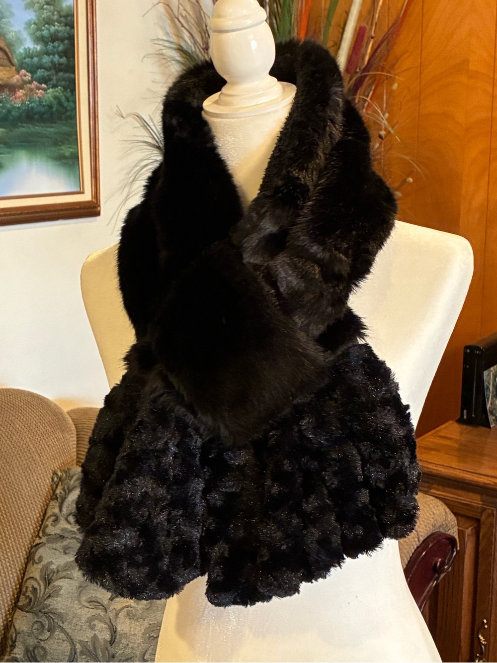 Lady’s Faux Fur scarf